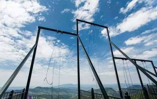 驚險刺激的懸崖秋千你敢挑戰(zhàn)嗎？